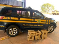 Homem “salva” droga de carro pegando fogo e é preso pela PRF em Guapó