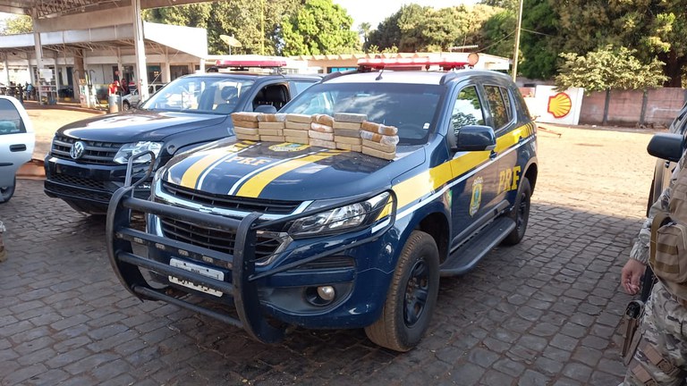 PRF e PM apreendem carga de droga avaliada em R$ 2,5 milhões na BR-452, em Itumbiara