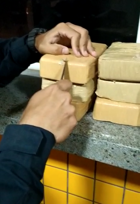 PRF apreende droga escondida dentro de caixa de som em Jataí (GO)