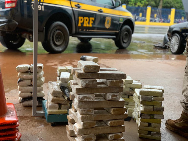 PRF apreende em Jataí (GO), droga que abasteceria a Capital Federal