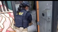 PRF apreende crack e cocaína em ônibus no Sudoeste goiano