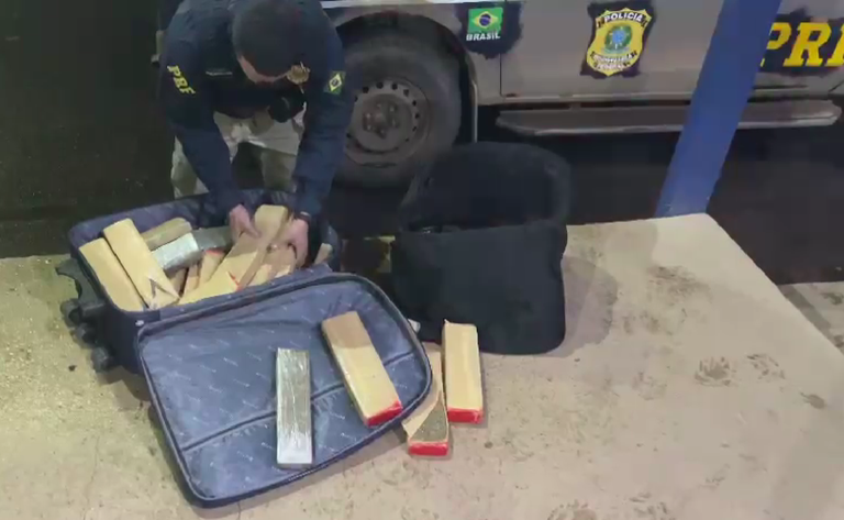 PRF intensifica fiscalizações em ônibus e apreende 75 quilos de droga no norte goiano