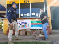 Campanha Estrada Solidária recebe a primeira doação em Goiânia