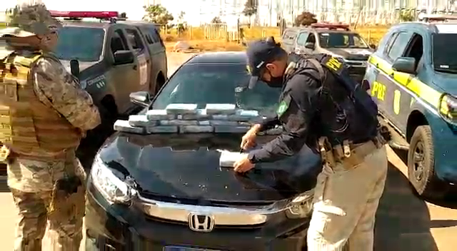 Casal é flagrado com 15 kg de pasta base de cocaína escondidos nas partes internas do carro, em Trindade