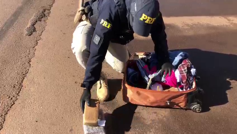 Grávida é presa com 4 kg de droga na BR-364, em Jataí