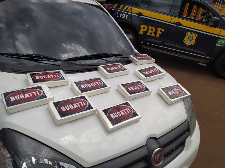 Casal é preso transportando droga escondida em painel de carro na BR 364