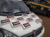 Casal é preso transportando droga escondida em painel de carro na BR 364