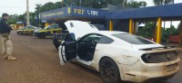 PRF apreende carro esportivo de luxo transportando contrabando com circulação irregular no país