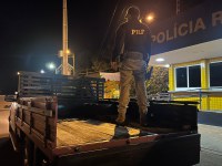 PRF apreende cerca de 200 kg de droga escondida na carroceria  de caminhonete na BR-364, em Jataí(GO)