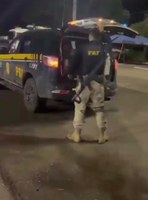 Ultrapassagens e excesso de velocidade levam empresário, procurado pela justiça, à prisão