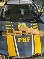 Passageiros de ônibus são flagrados transportando 10 tabletes de pasta base de cocaína em Açailândia