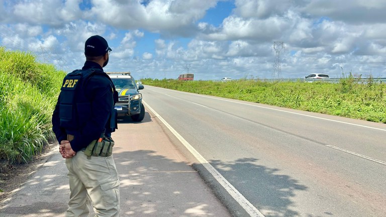 policial na rodovia.jpg