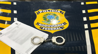 Homem com mandado de prisão em aberto é detido durante fiscalização na BR-316