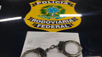 Homem com mandado de prisão em aberto é detido durante fiscalização na BR-230