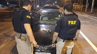 PRF apreende pistola e droga na BR-135