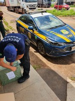 PRF e Receita Federal apreendem caminhão carregado de equipamentos eletrônicos falsificados