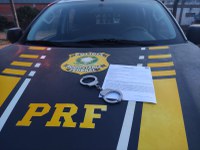 PRF cumpre mandado de prisão na BR-230