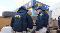 PRF apreende veículos transportando cargas irregulares na BR-135