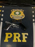 PRF localiza arma de fogo com motorista na BR-230