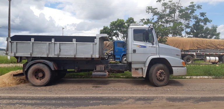 02.03.21 Caçamba apreendida BR-010  II.jpeg