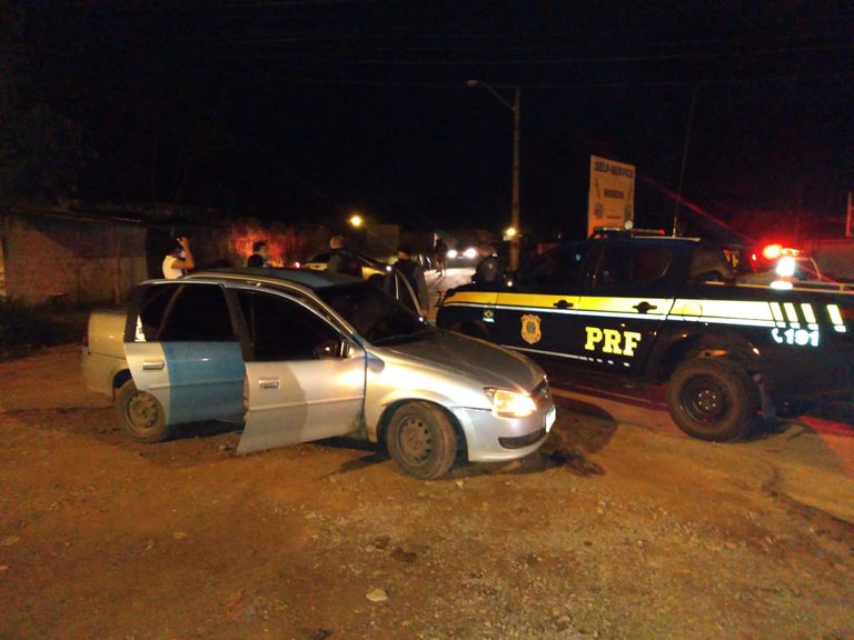 Dupla é presa pela PRF após tentativa de fuga