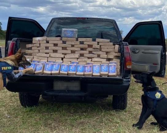 PRF e DENAR apreendem 128 Kg de pasta base de cocaína em Campo Grande (MS)