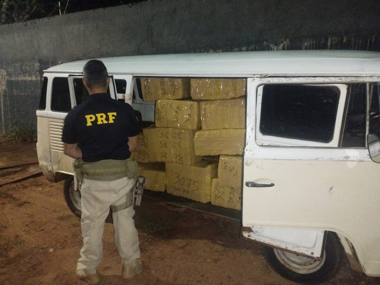 PRF apreende 613 Kg de maconha em Dourados (MS)