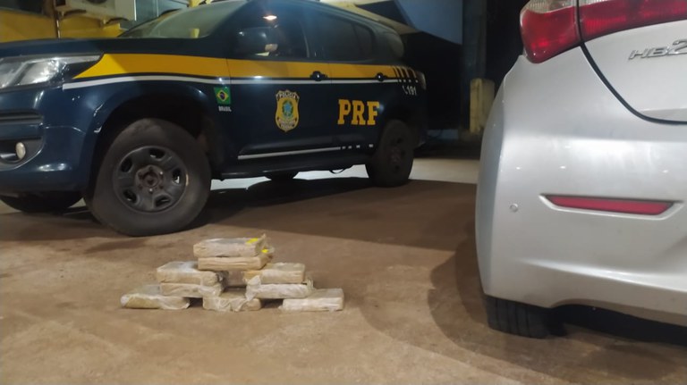 PRF apreende 9,6 Kg de cocaína em Água Clara (MS)