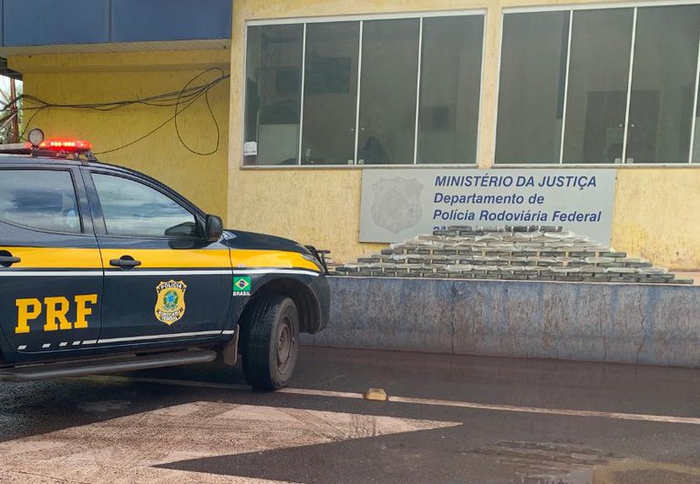 PRF apreende 101 Kg de pasta base de cocaína em Corumbá (MS)