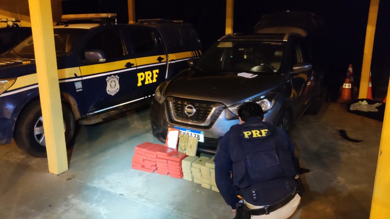 PRF apreende 102 Kg de cocaína em Bataguassu (MS)