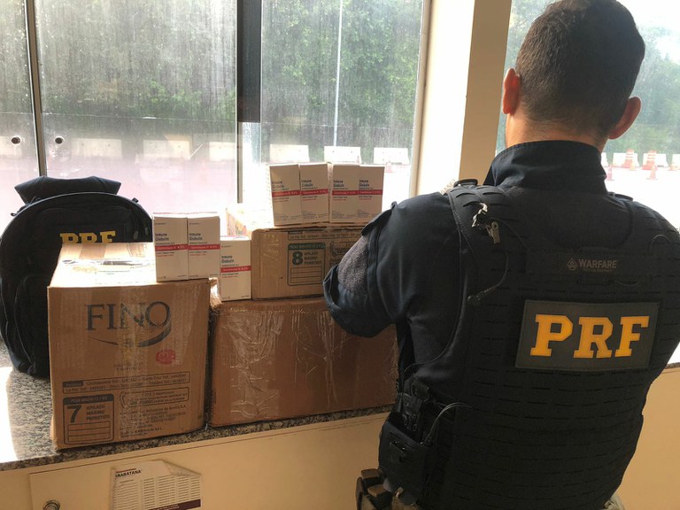PRF apreende medicamento sendo transportados sem nota fiscal em Miranda (MS)