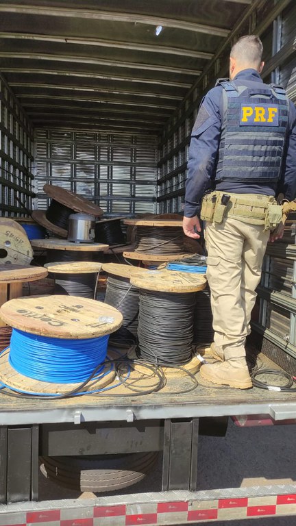 PRF recupera caminhão e fios de cobre em Nova Alvorada do Sul (MS)