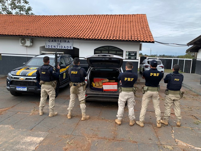 PRF apreende 252,7 kg de maconha e prende casal em Caarapó (MS)