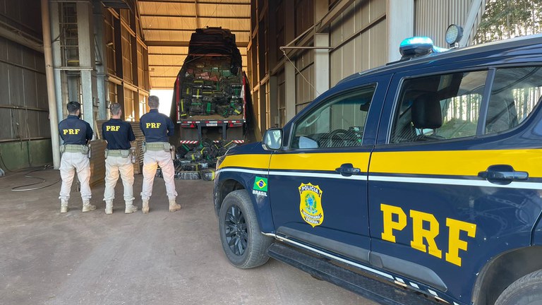 PRF apreende 8,1 toneladas de maconha em Mundo Novo (MS)