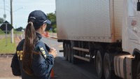 Operação Semana Santa: PRF alerta para ultrapassagens e o uso de celular durante viagens