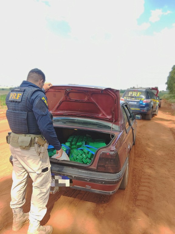 PRF apreende 104 Kg de maconha e prende dupla em Mundo Novo (MS)