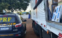 PRF apreende 96 mil maços de cigarros contrabandeados em Jaraguari (MS)