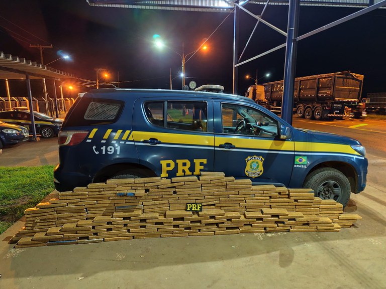 PRF apreende 305 Kg de maconha em São Gabriel do Oeste (MS).jpg