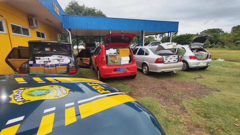 PRF apreende comboio com mercadorias estrangeiras na BR-158.jpg