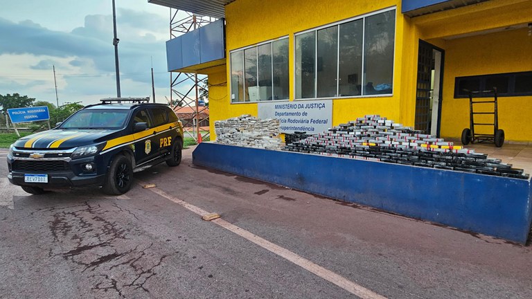 PRF apreende 374 Kg de cocaína em Corumbá (MS).jpg