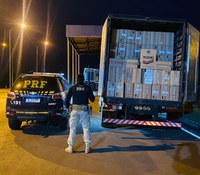 PRF apreende 250 mil maços de cigarros em Eldorado (MS)