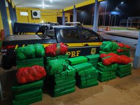 PRF apreende 1,2 tonelada de maconha e recupera caminhonete na BR-163