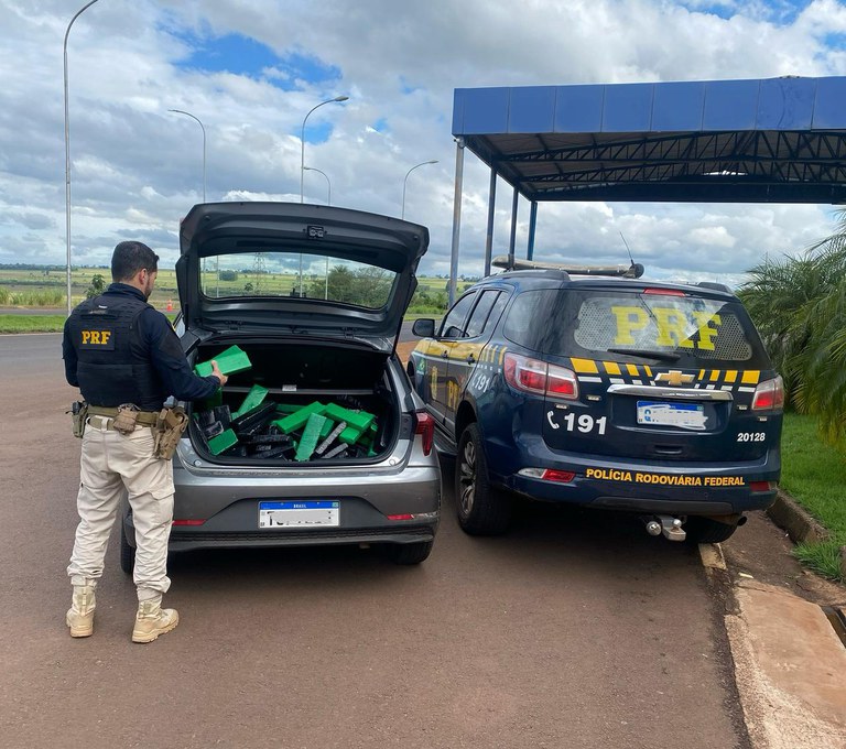 PRF apreende 103 Kg de maconha em Eldorado (MS).jpg