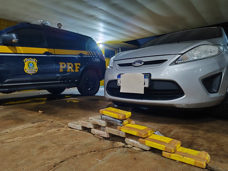 PRF apreende 11 Kg de cocaína em Água Clara (MS).jpg
