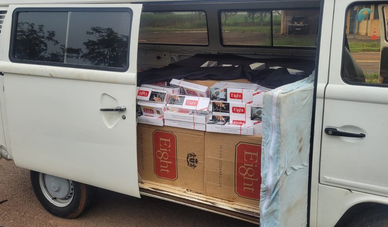 PRF apreende 11 mil maços de cigarros na BR-2672.jpg