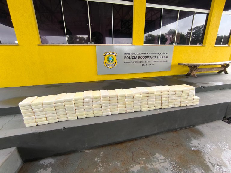 PRF apreende 161 Kg de cocaína em Guia Lopes da Laguna (MS).jpg