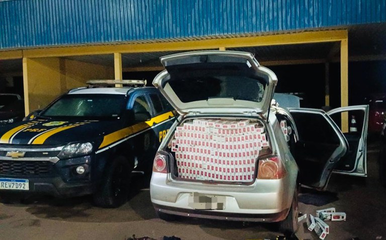 PRF apreende 10 mil maços de cigarros em Bataguassu (MS).jpg