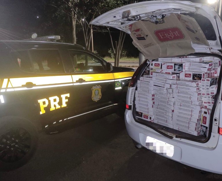PRF apreende 18 mil maços de cigarros em Nova Alvorada do Sul (MS).jpg