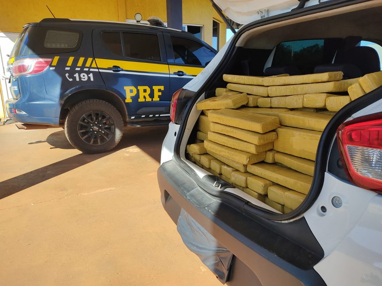 PRF apreende 374 Kg de maconha em Sidrolândia (MS).jpg