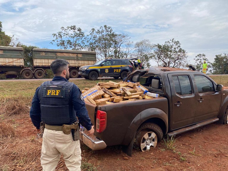 PRF apreende 703 Kg de maconha em Rio Brilhante (MS).jpg
